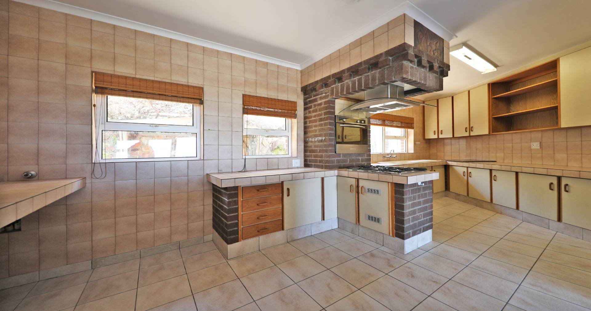 6 Bedroom Property for Sale in Plattekloof Western Cape